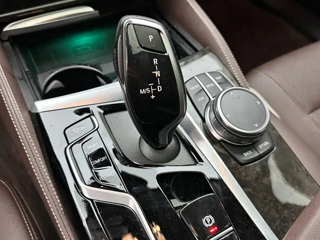 BMW BMW 5 Series 2022 Model Year Facelift 525Li Luxury Package 2022 - thumbnail 15