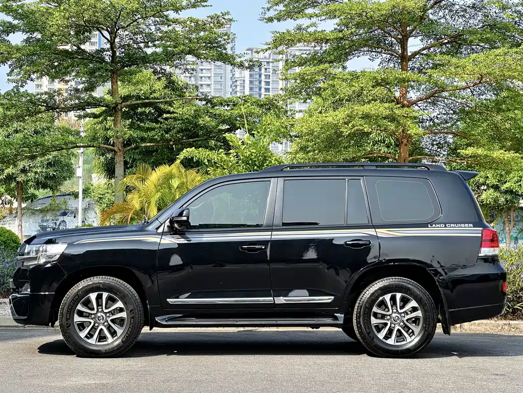 Toyota Land Cruiser (Imported) 2016 Model 4.0L Middle East Version 2016 - thumbnail 4