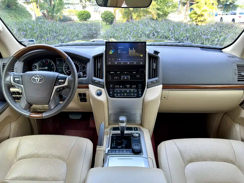 Toyota Land Cruiser (Imported) 2016 Model 4.0L Middle East Version 2016 - thumbnail 10