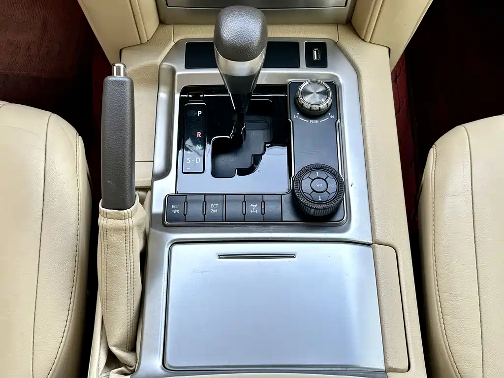 Toyota Land Cruiser (Imported) 2016 Model 4.0L Middle East Version 2016 - thumbnail 23