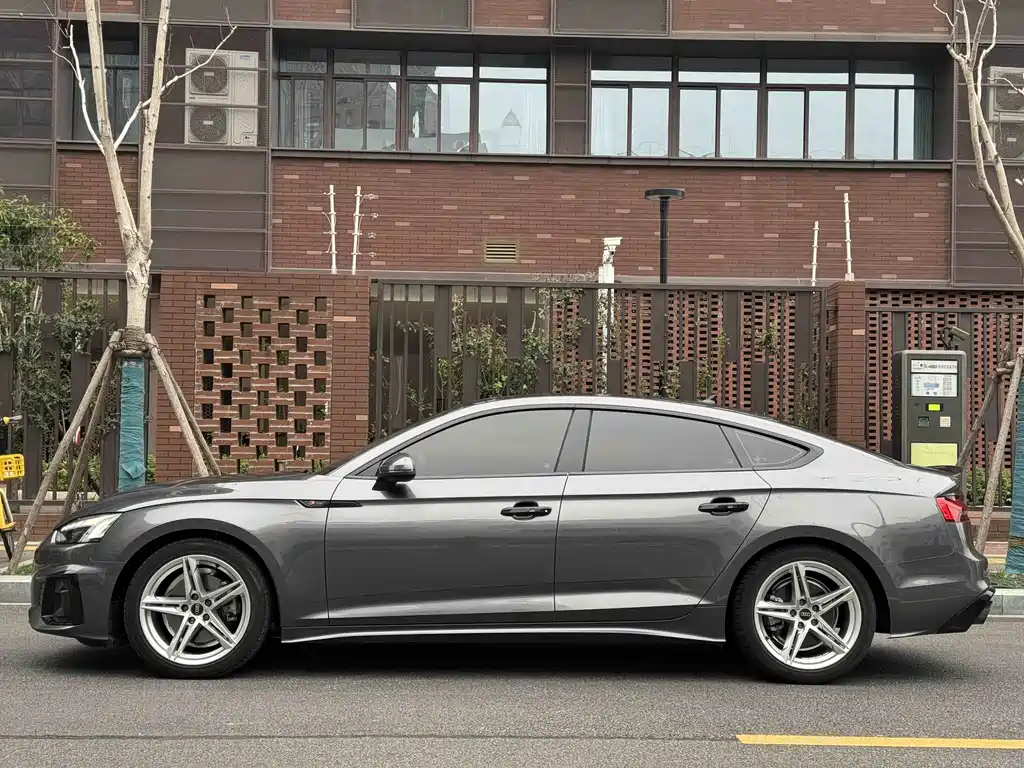 Audi Audi A5 Import 2021 Sportback 40 TFSI Fashion Dynamic Model 2023 - thumbnail 3