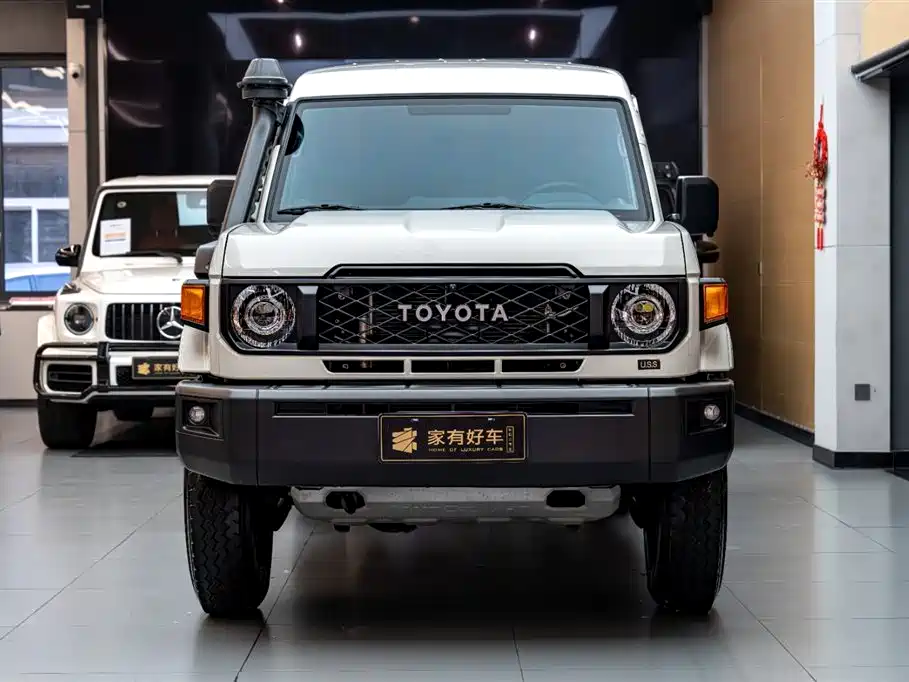 Toyota Land Cruiser LC78 2024 4.0L Automatic 2025 - thumbnail 2