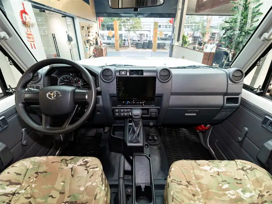 Toyota Land Cruiser LC78 2024 4.0L Automatic 2025 - thumbnail 7