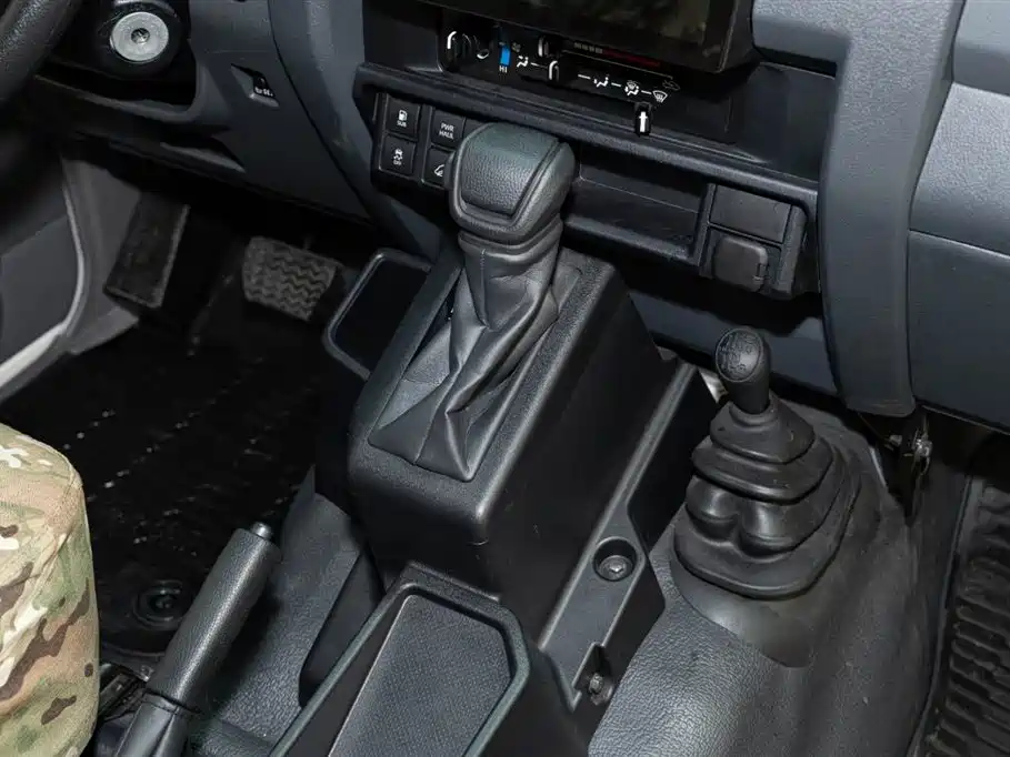 Toyota Land Cruiser LC78 2024 4.0L Automatic 2025 - thumbnail 14