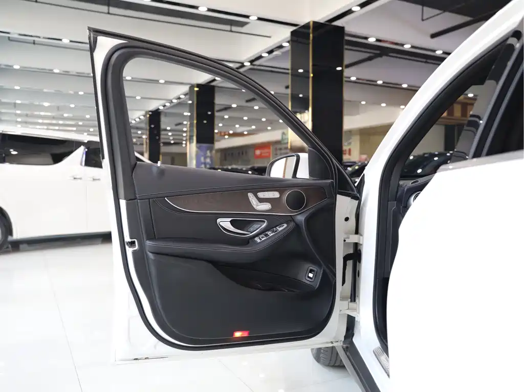 Mercedes-Benz Mercedes-Benz GLC 2020 GLC 260 L 4MATIC Luxury Edition 2020 - thumbnail 5