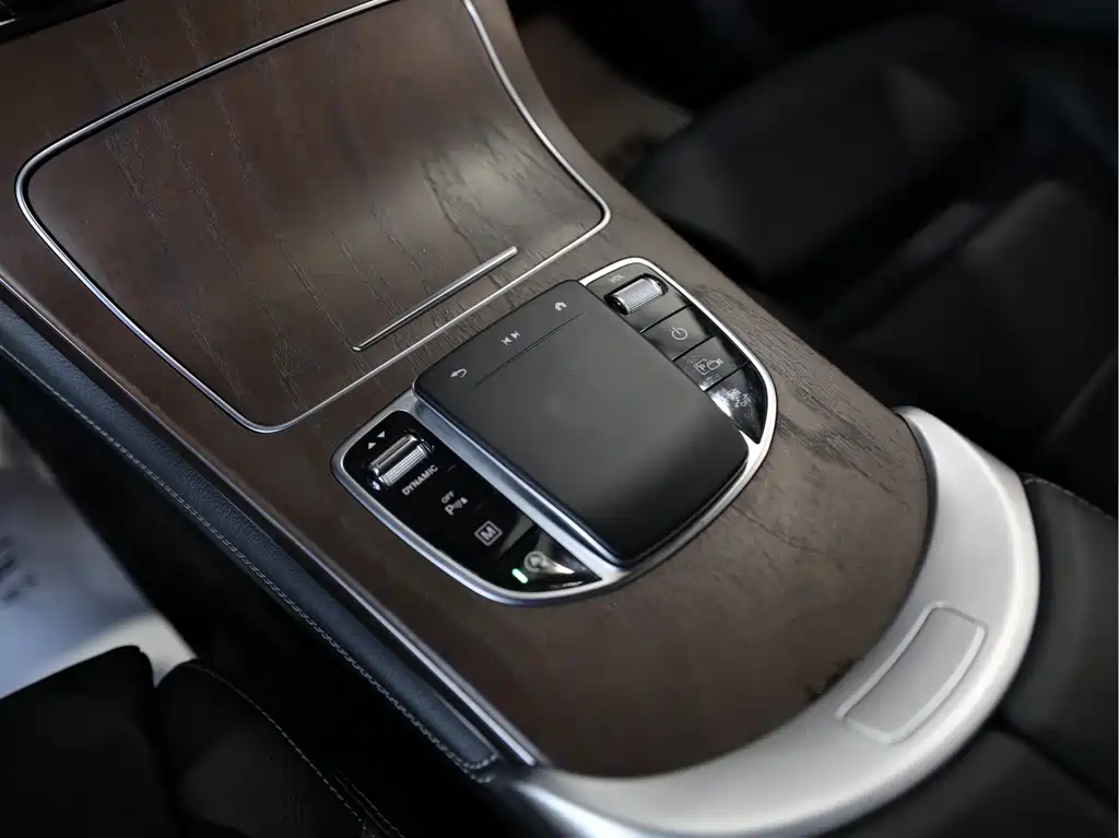Mercedes-Benz Mercedes-Benz GLC 2020 GLC 260 L 4MATIC Luxury Edition 2020 - thumbnail 10