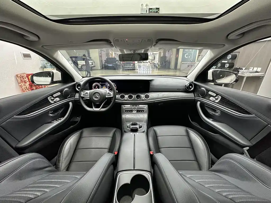 Mercedes-Benz Mercedes-Benz E-Class 2018 Facelift E 300 L Sport Style 2018 - thumbnail 9