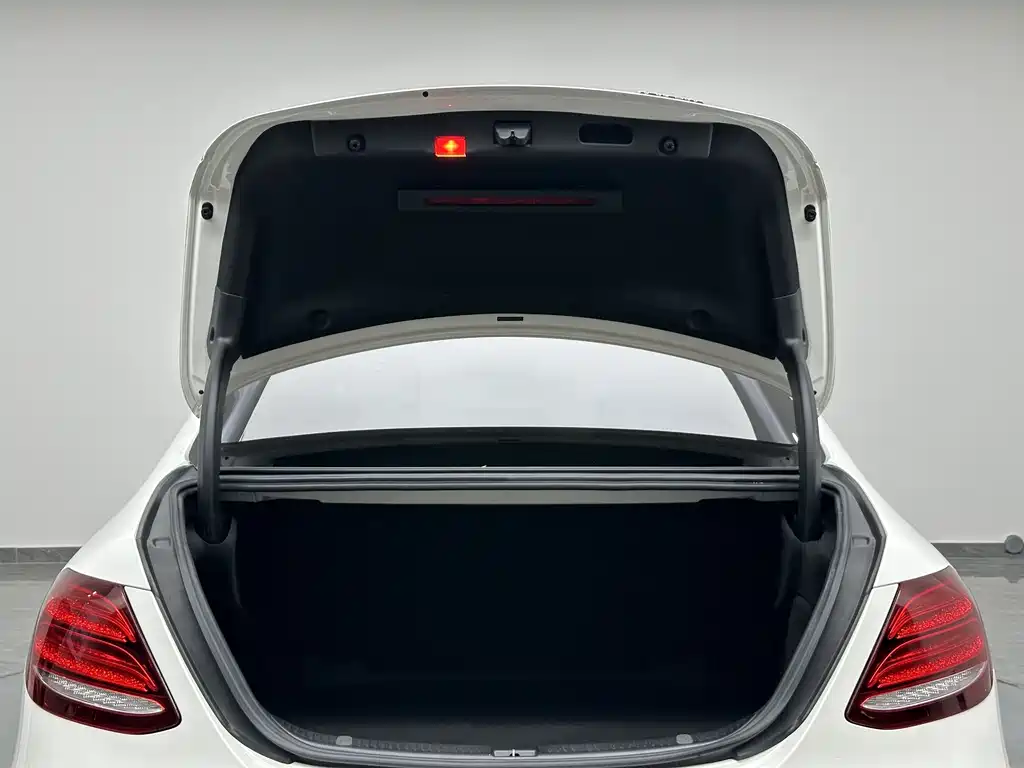 Mercedes-Benz Mercedes-Benz E-Class 2018 Facelift E 300 L Sport Style 2018 - thumbnail 23