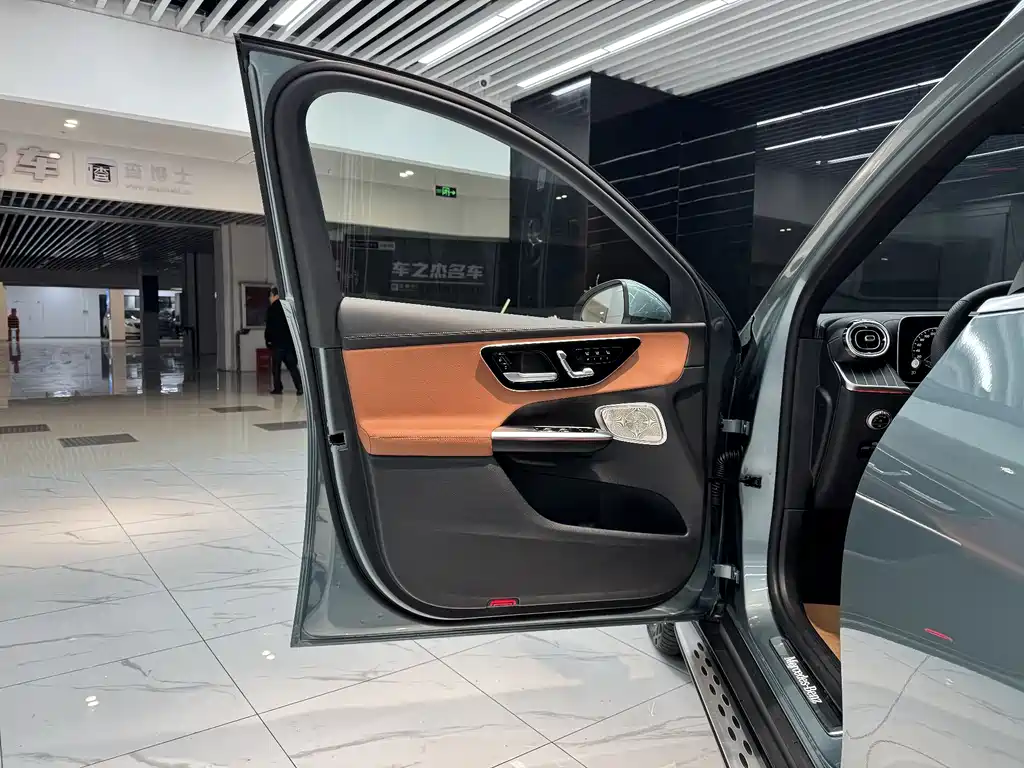 Mercedes-Benz Mercedes-Benz GLC 2025 GLC 300 L 4MATIC Luxury 5-Seat 2024 - thumbnail 10