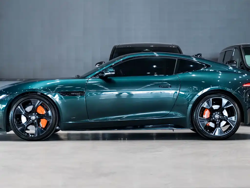Jaguar Jaguar F-TYPE 2024 P300 75th Anniversary Hardtop Edition 2024 - thumbnail 4
