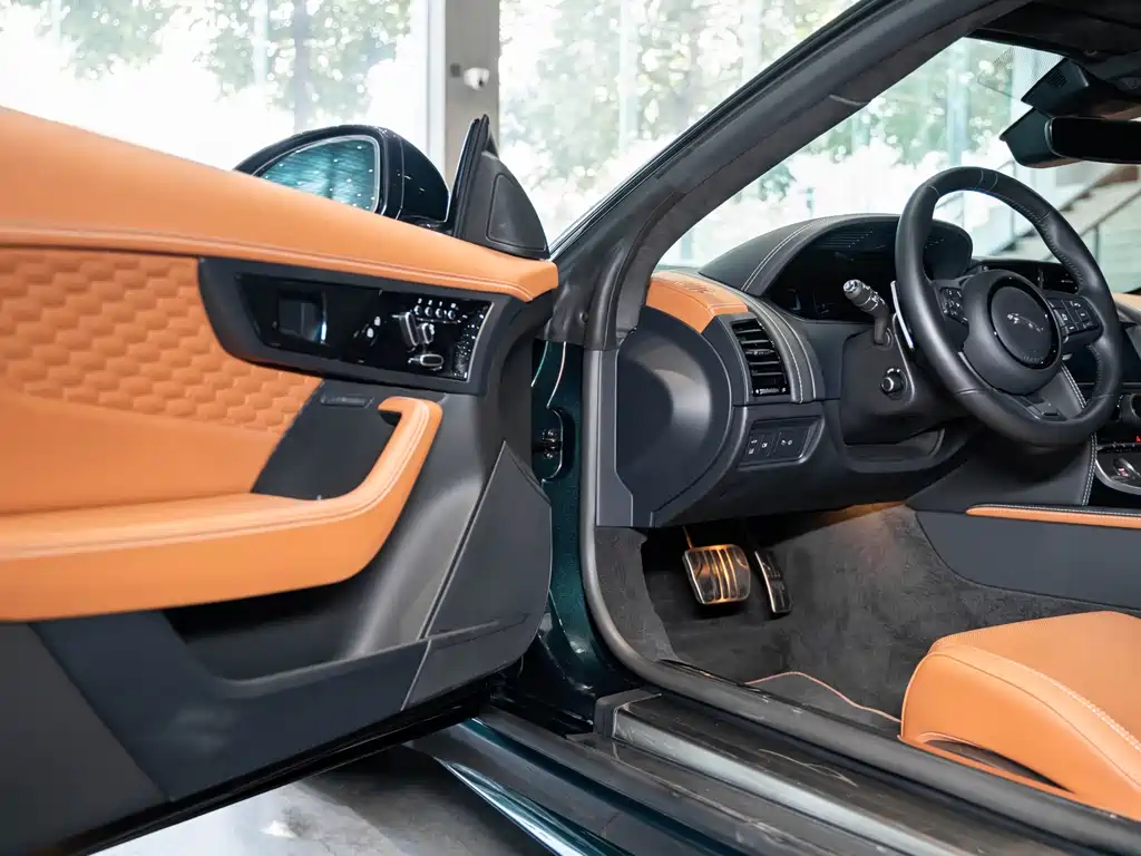 Jaguar Jaguar F-TYPE 2024 P300 75th Anniversary Hardtop Edition 2024 - thumbnail 9