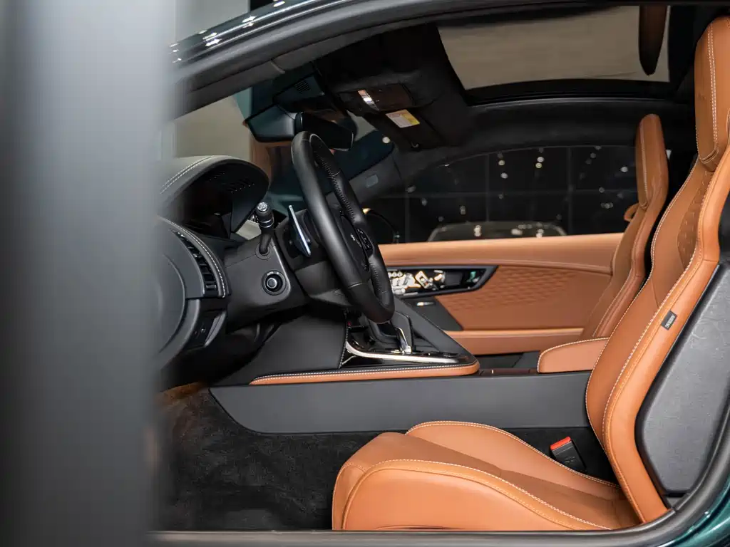 Jaguar Jaguar F-TYPE 2024 P300 75th Anniversary Hardtop Edition 2024 - thumbnail 10