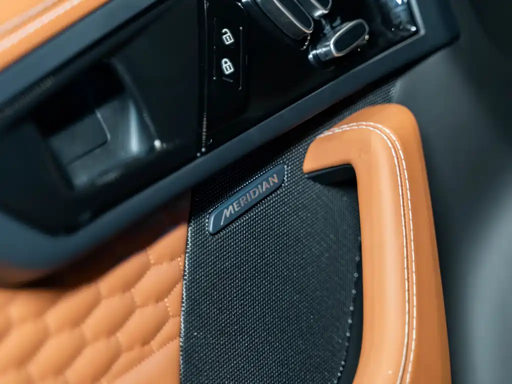 Jaguar Jaguar F-TYPE 2024 P300 75th Anniversary Hardtop Edition 2024 - thumbnail 17