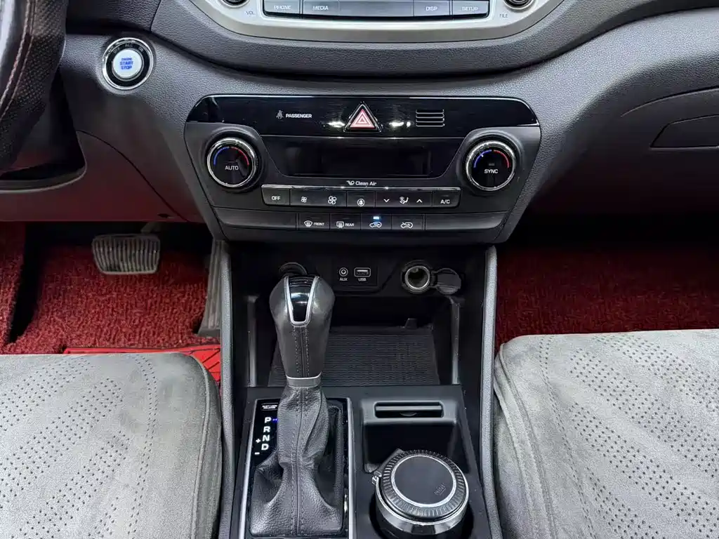 Hyundai Tucson 2018 1.6T DCT 2WD 15th Anniversary Special Edition 2018 - thumbnail 12