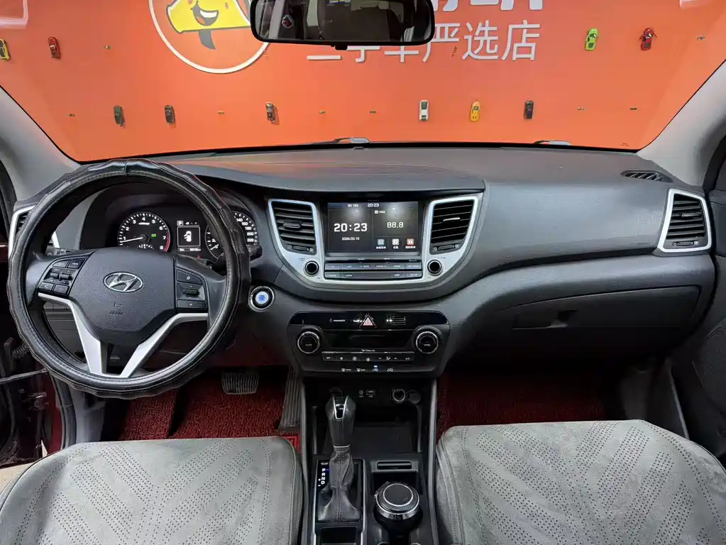 Hyundai Tucson 2018 1.6T DCT 2WD 15th Anniversary Special Edition 2018 - thumbnail 13