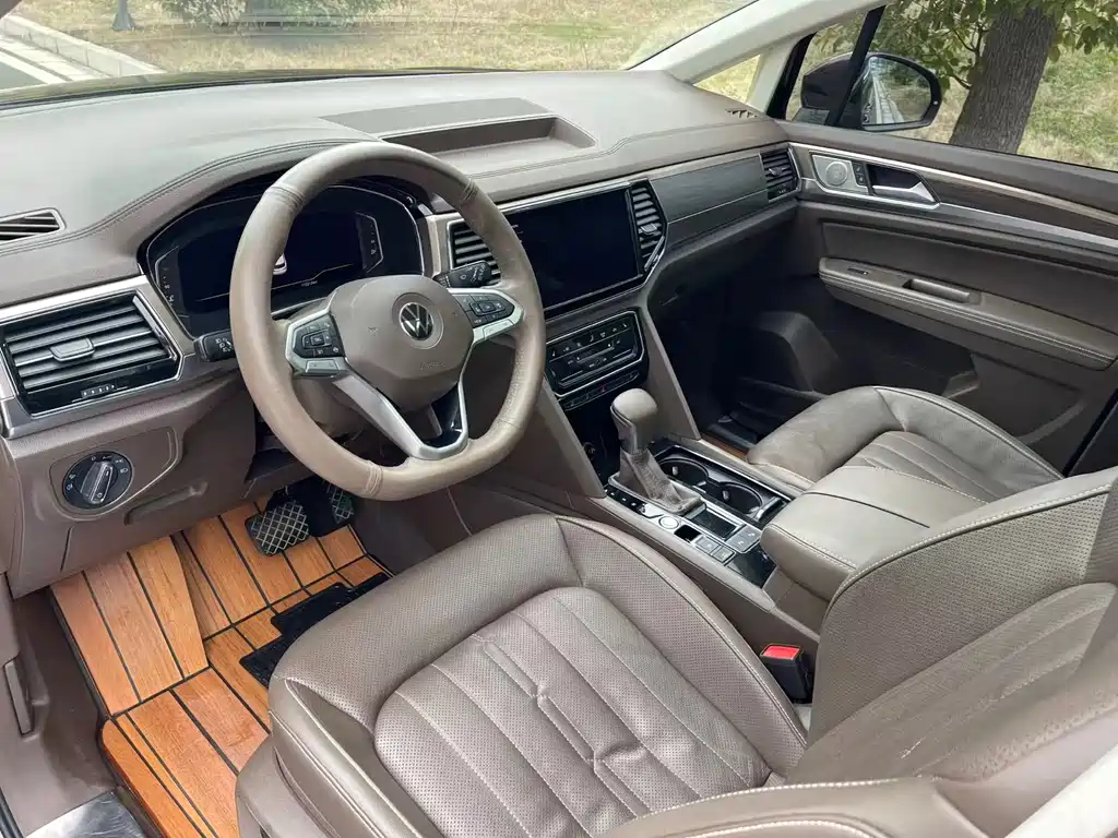 Volkswagen Viloran 2020 330TSI Luxury Edition 2021 - thumbnail 9
