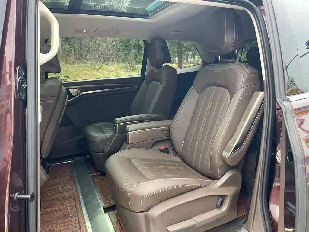 Volkswagen Viloran 2020 330TSI Luxury Edition 2021 - thumbnail 10