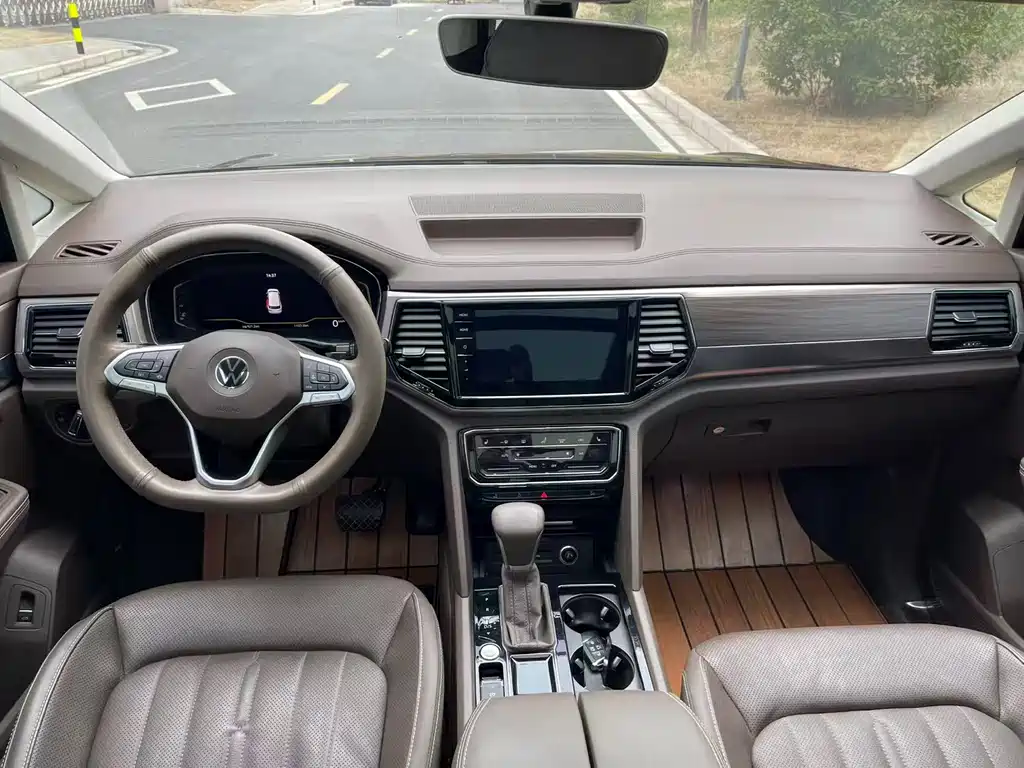 Volkswagen Viloran 2020 330TSI Luxury Edition 2021 - thumbnail 11