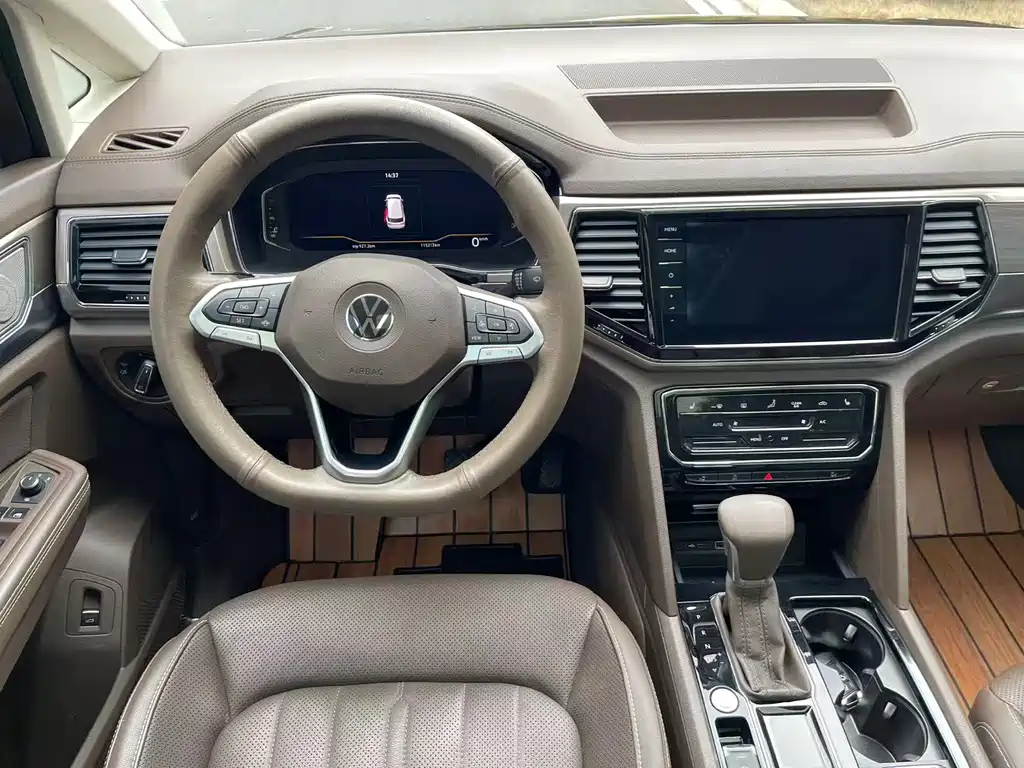 Volkswagen Viloran 2020 330TSI Luxury Edition 2021 - thumbnail 12
