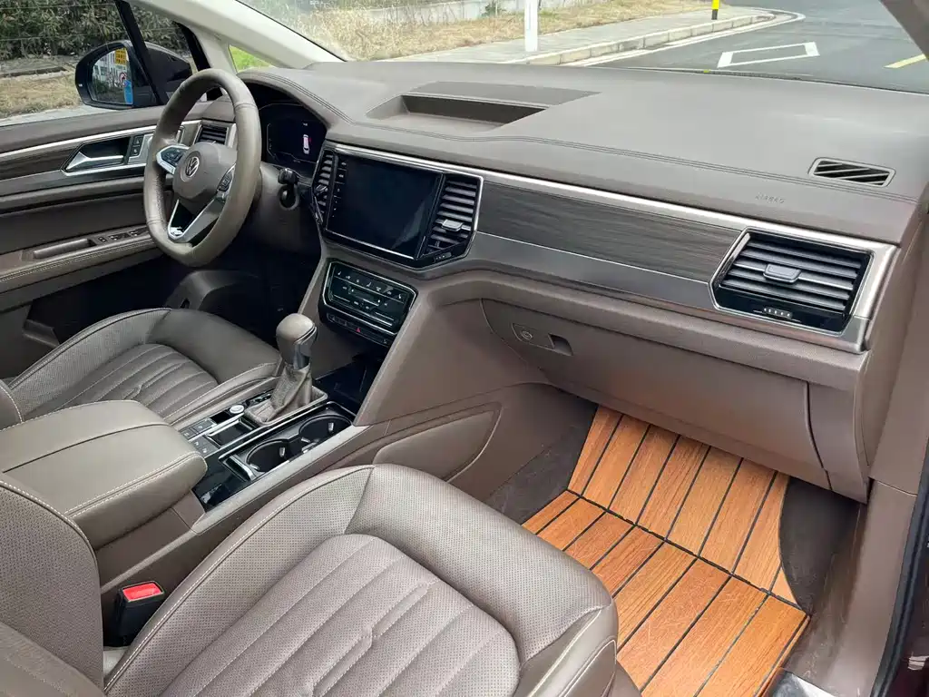 Volkswagen Viloran 2020 330TSI Luxury Edition 2021 - thumbnail 16