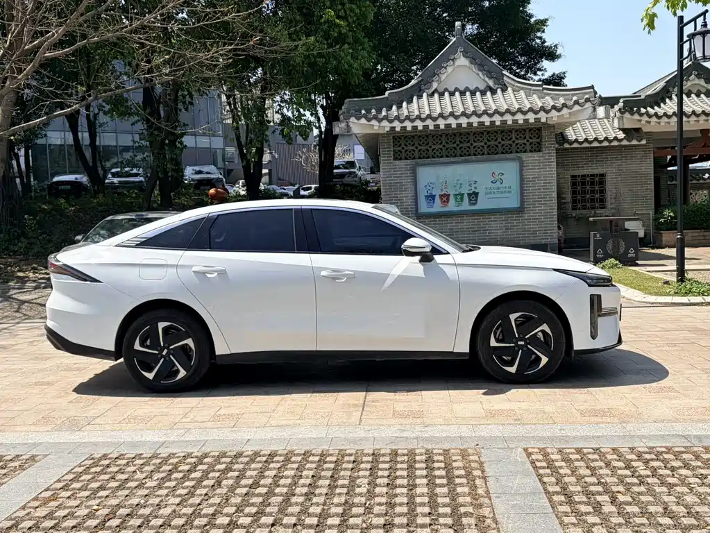 Geely Galaxy Galaxy L6 2025 EM-i 140km Starship Edition 2025 - thumbnail 4
