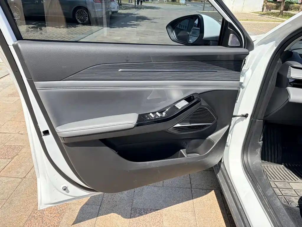 Geely Galaxy Galaxy L6 2025 EM-i 140km Starship Edition 2025 - thumbnail 7