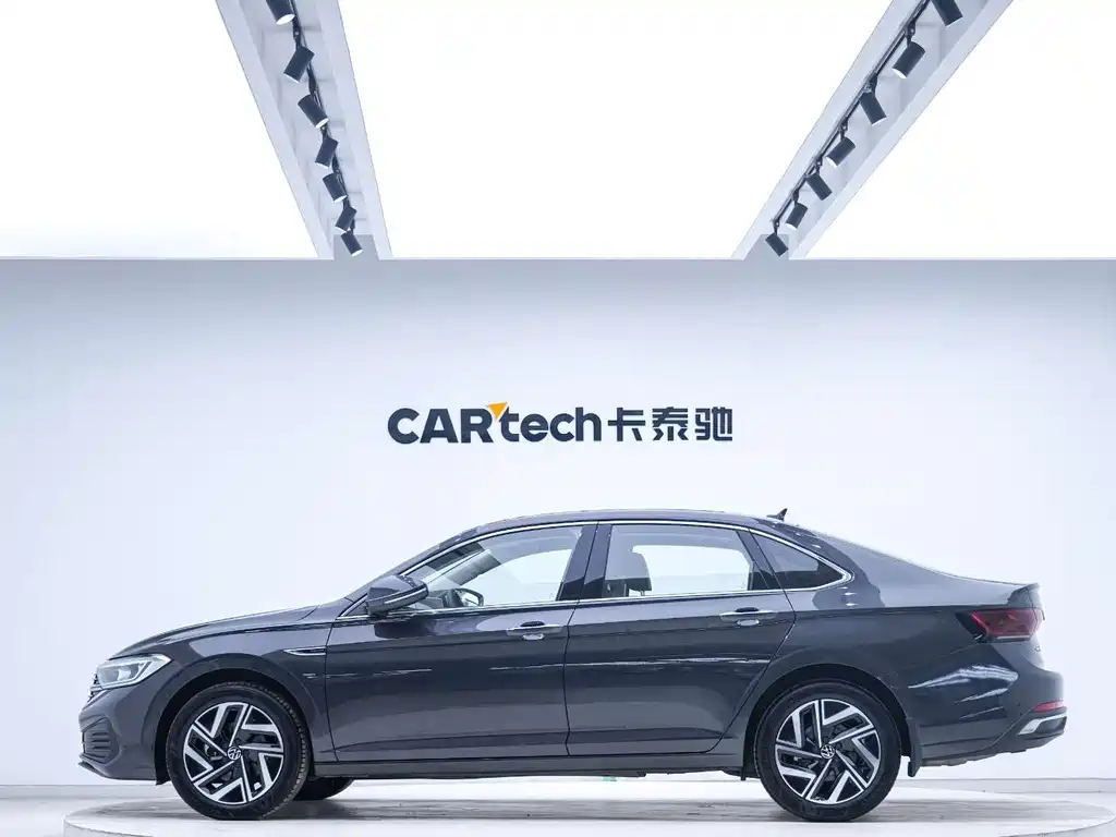 Volkswagen Volkswagen Sagitar 2025 Model Year Facelift 3 300TSI DSG Over Edition 2025 - thumbnail 2