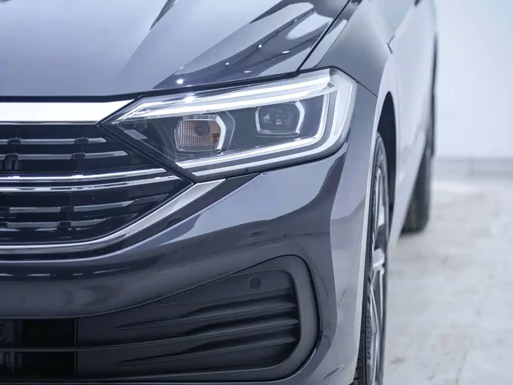 Volkswagen Volkswagen Sagitar 2025 Model Year Facelift 3 300TSI DSG Over Edition 2025 - thumbnail 4
