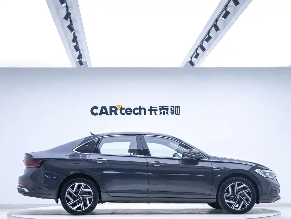 Volkswagen Volkswagen Sagitar 2025 Model Year Facelift 3 300TSI DSG Over Edition 2025 - thumbnail 8
