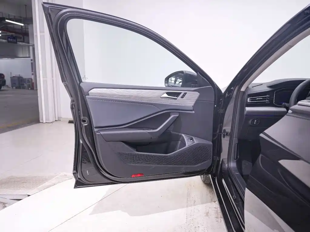 Volkswagen Volkswagen Sagitar 2025 Model Year Facelift 3 300TSI DSG Over Edition 2025 - thumbnail 11