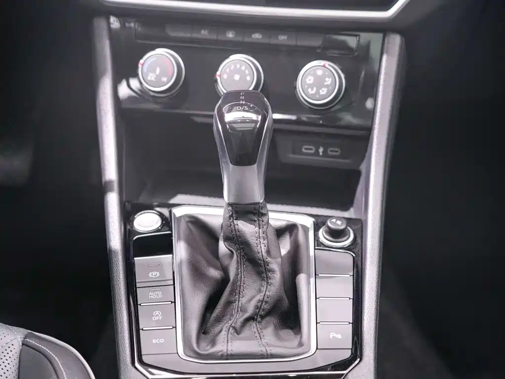Volkswagen Volkswagen Sagitar 2025 Model Year Facelift 3 300TSI DSG Over Edition 2025 - thumbnail 17