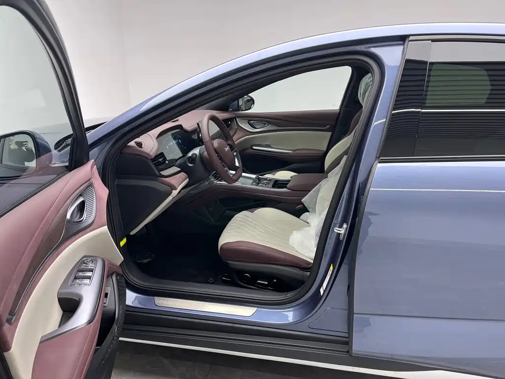BYD BYD Seal 2023 DM-i 1.5T 121km Flagship Model 2025 - thumbnail 16