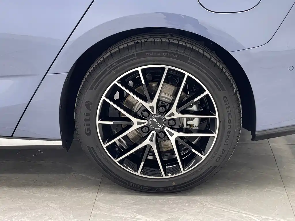 BYD BYD Seal 2023 DM-i 1.5T 121km Flagship Model 2025 - thumbnail 19