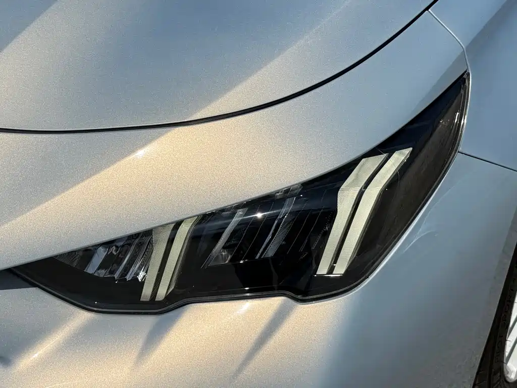 GAC Trumpchi Shadow Leopard 2023 400T Automatic R PRO 2023 - thumbnail 4