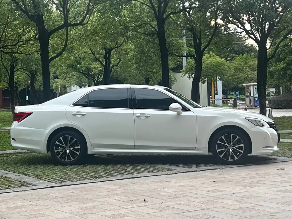 Toyota Crown 2018 2.0T Fashion Edition 2018 - thumbnail 4