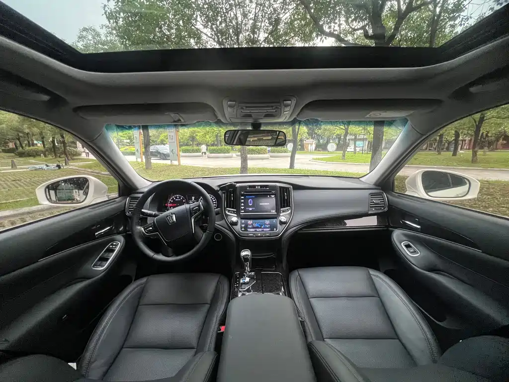 Toyota Crown 2018 2.0T Fashion Edition 2018 - thumbnail 12