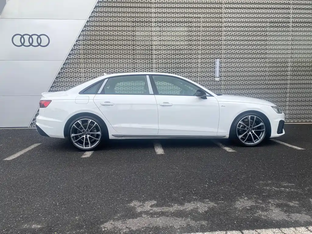 Audi Audi A4L 2023 40 TFSI quattro Luxury Dynamic Model 2023 - thumbnail 3