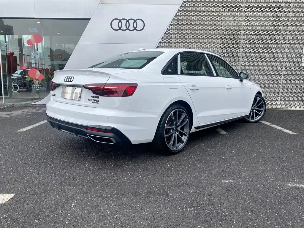 Audi Audi A4L 2023 40 TFSI quattro Luxury Dynamic Model 2023 - thumbnail 4