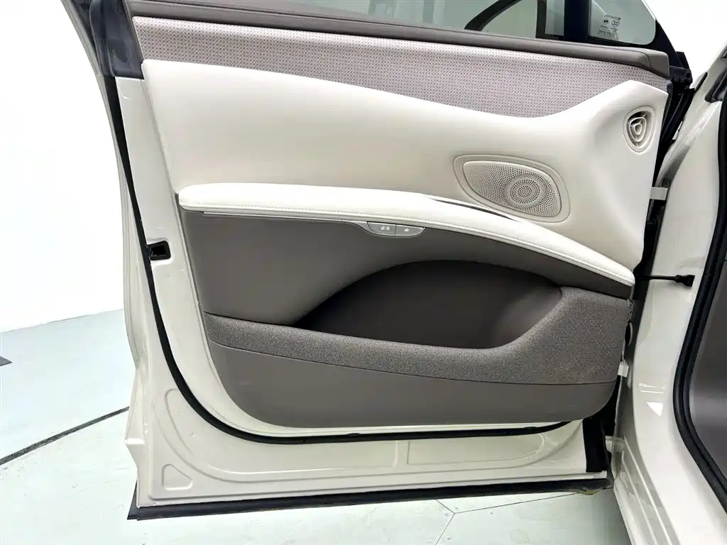 Zhiji Auto Zhiji LS7 2023 90kWh Elite RWD 2024 - thumbnail 18