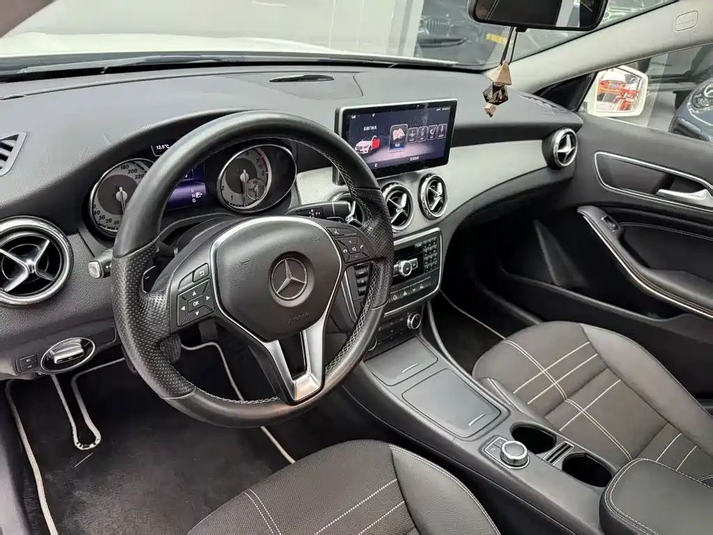 Mercedes-Benz Mercedes-Benz GLA 200 2015 Model Imported 2014 - thumbnail 10
