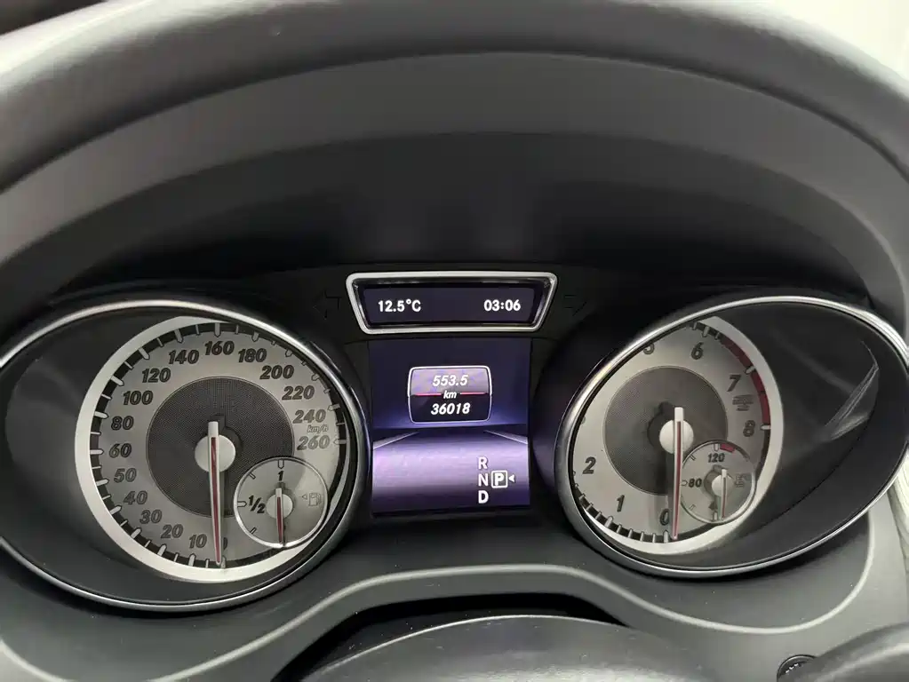 Mercedes-Benz Mercedes-Benz GLA 200 2015 Model Imported 2014 - thumbnail 11