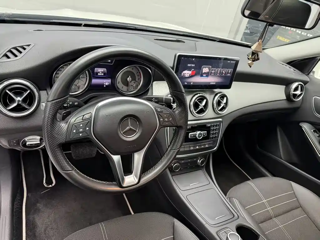 Mercedes-Benz Mercedes-Benz GLA 200 2015 Model Imported 2014 - thumbnail 12