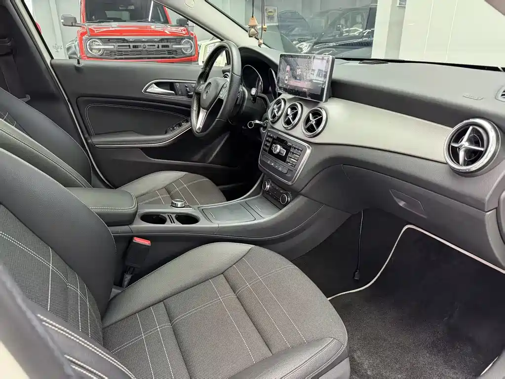 Mercedes-Benz Mercedes-Benz GLA 200 2015 Model Imported 2014 - thumbnail 13