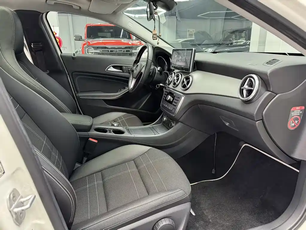 Mercedes-Benz Mercedes-Benz GLA 200 2015 Model Imported 2014 - thumbnail 14