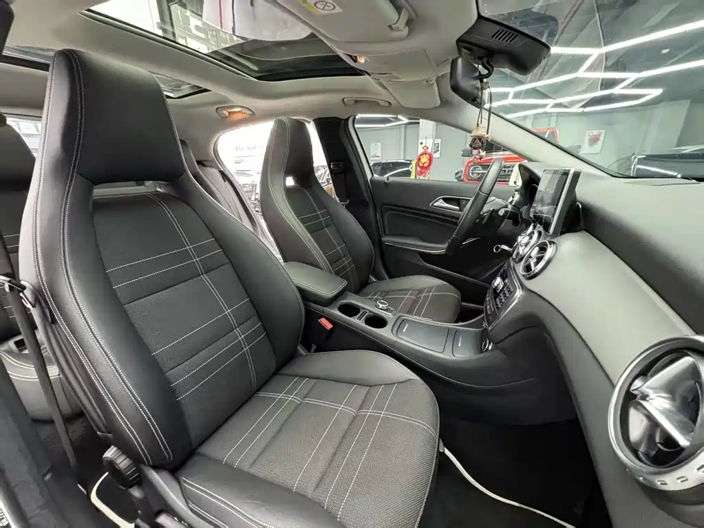 Mercedes-Benz Mercedes-Benz GLA 200 2015 Model Imported 2014 - thumbnail 18