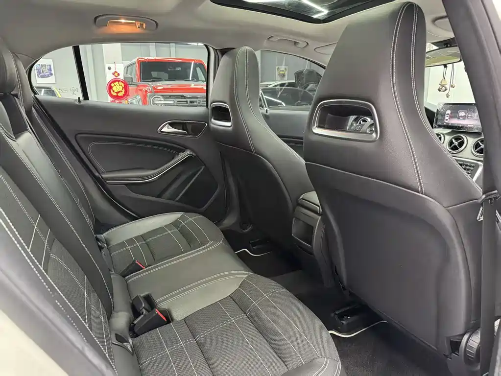 Mercedes-Benz Mercedes-Benz GLA 200 2015 Model Imported 2014 - thumbnail 19