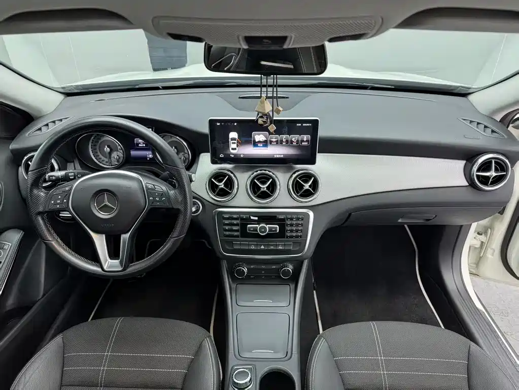 Mercedes-Benz Mercedes-Benz GLA 200 2015 Model Imported 2014 - thumbnail 21