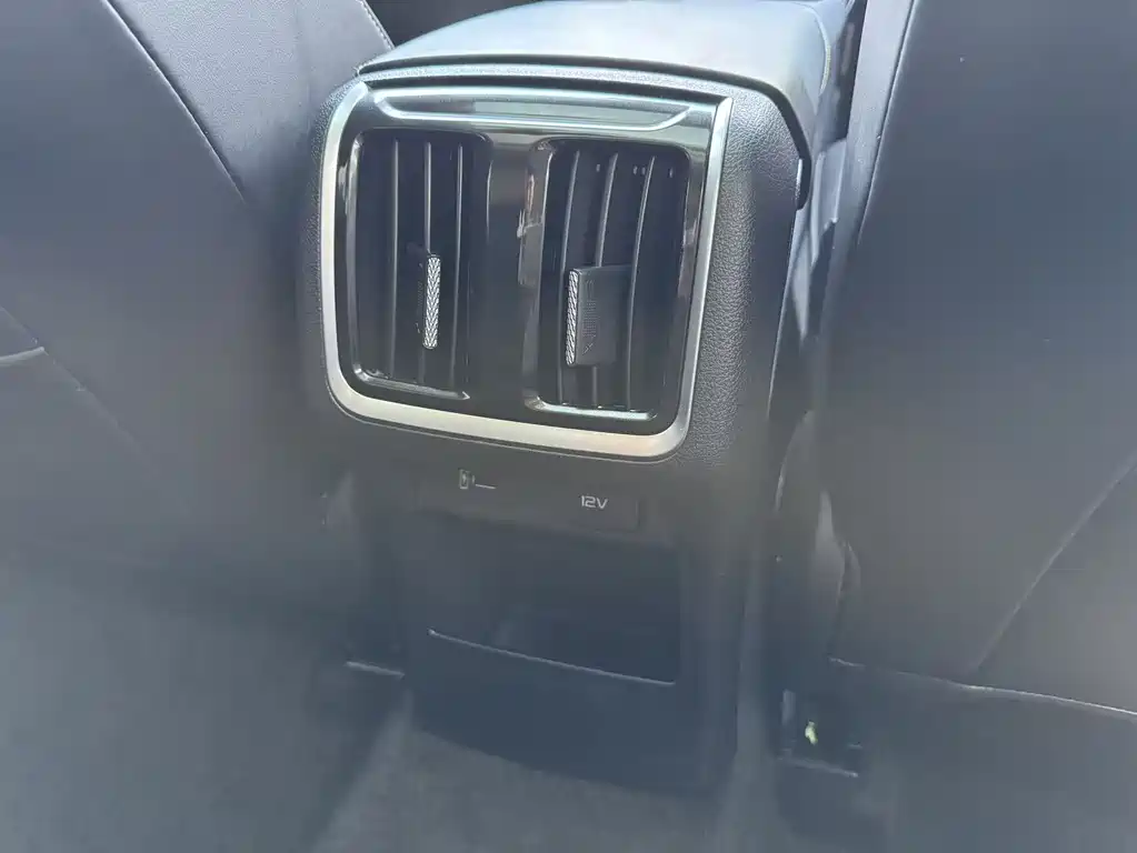 Bestune Bestune B70 2023 Model 3rd Generation 1.5T Automatic Comfort Edition 2023 - thumbnail 24