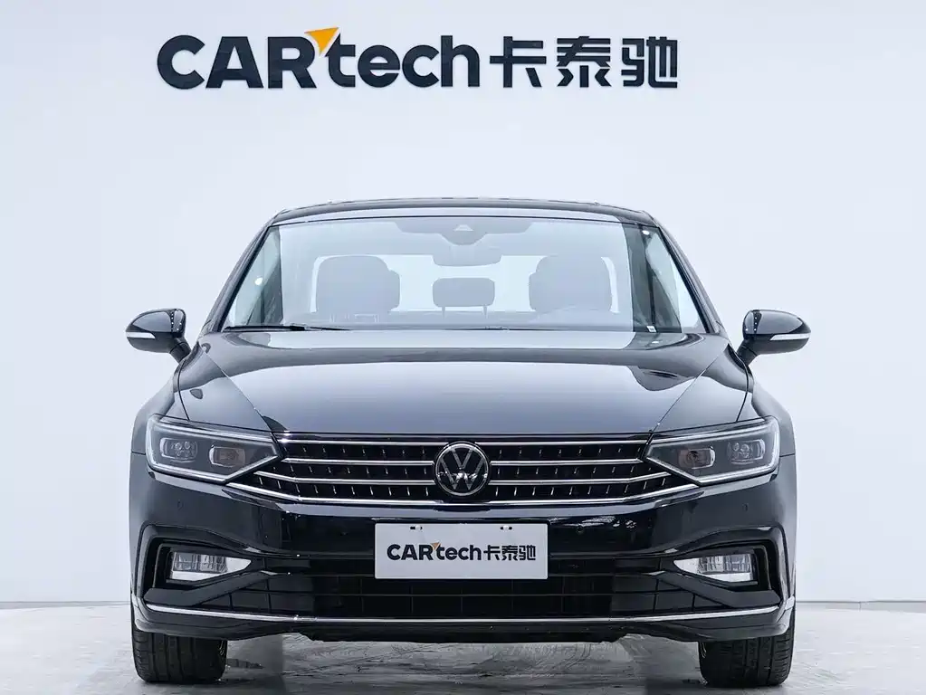 Volkswagen Magotan 2023 2 Million Units Anniversary Edition 330TSI DSG Luxury Model 2023 - thumbnail 4