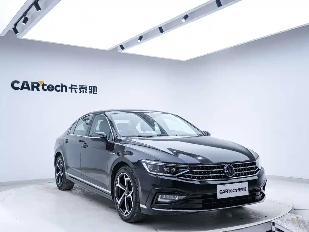 Volkswagen Magotan 2023 2 Million Units Anniversary Edition 330TSI DSG Luxury Model 2023 - thumbnail 6